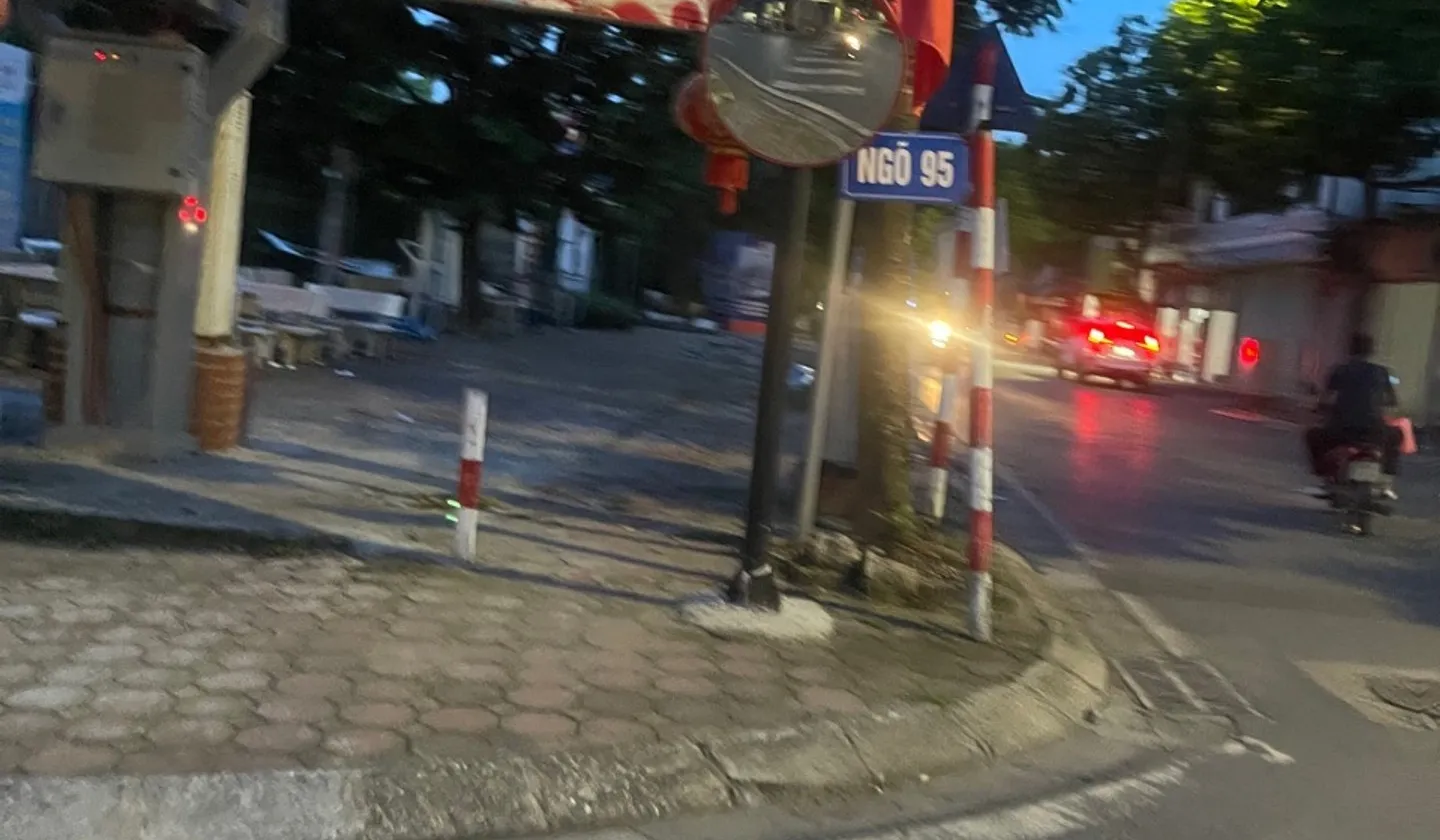 CHỦ GIẢM 3 TỶ - NHÀ DÂN XÂY - ĐƯỜNG Ô TÔ TRÁNH THÔNG - KINH DOANH - DT 123m 3 TẦNG GIÁ 18TY... Bán nhà riêng tại Thuận An, Hà Nội 01