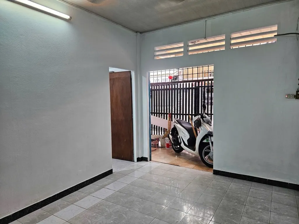 Cơ hội hiếm có sở hữu nhà 2 tầng trung tâm Quận 10 với giá ưu đãi... Bán nhà riêng tại Hòa Hưng, Hồ Chí Minh 01