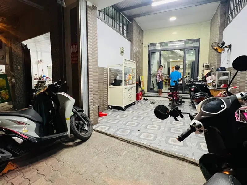 8 tỉ, một trệt 3 lầu. 93 m² CN/ 231 dt sàn xd. còn rất mới, vị trí trung tâm,tiện kd hoặc cho thuê... Bán nhà mặt phố tại Xuân Thới Sơn, Hồ Chí Minh 01