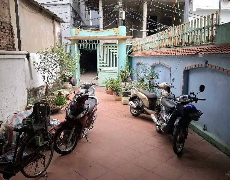 Bán nhà riêng 3 tầng diện tích 142m2 tại Liên Ninh gần QL1 với sân rộng 60m2... Bán nhà riêng tại Ngọc Hồi, Hà Nội 01