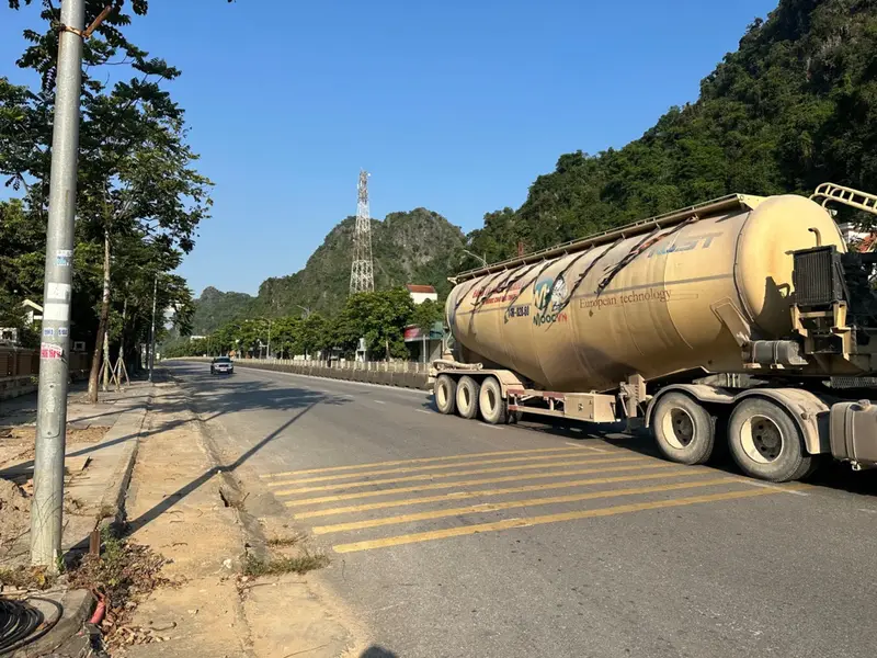Vị trí đắc địa, Mặt phố, Mặt tiền hơn 30m, dòng tiền ổn định 40tr/tháng.
Mặt phố Đặng Châu Tuệ (Quố... Bán nhà mặt phố tại Quang Hanh, Quảng Ninh 01