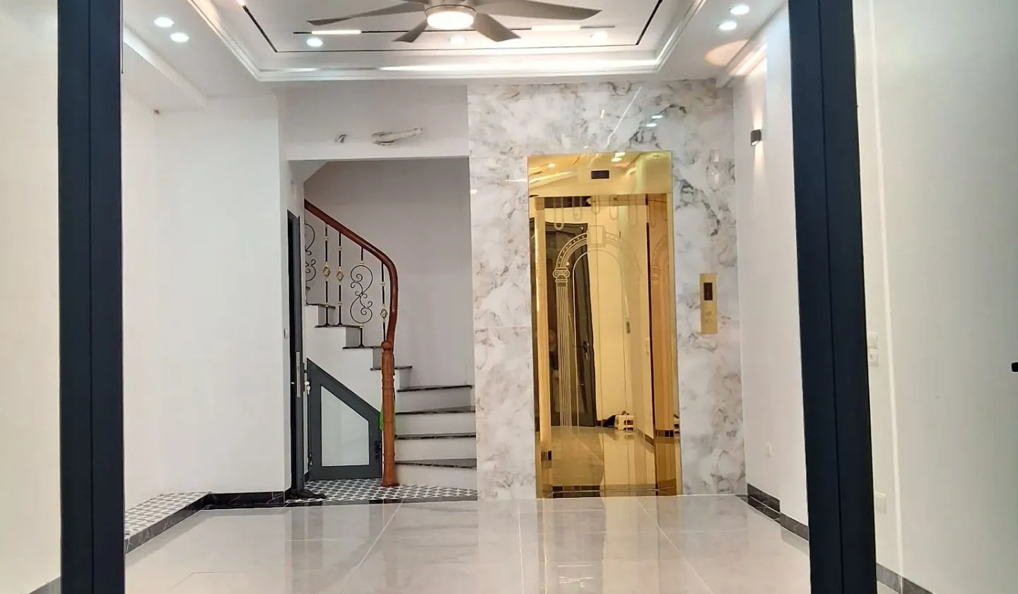 Bán nhà riêng 7 tầng thang máy tại phường Văn Miếu, Hà Nội, diện tích 33 m2... Bán nhà riêng tại Văn Miếu - Quốc Tử Giám, Hà Nội 01