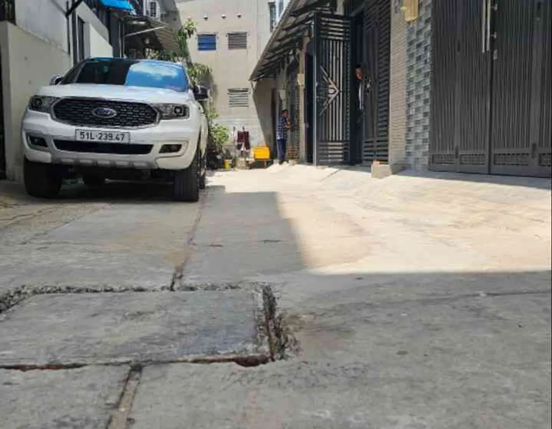 Khu Nhà 4 Phòng Ngủ Rộng Rãi, Đường Bê Tông An Ninh!... Bán nhà riêng tại Bình Tân, Hồ Chí Minh 01