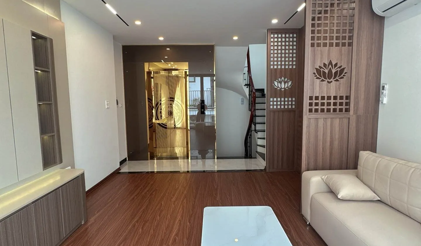 Nhà mặt phố 7 tầng hiện đại tại Long Biên, diện tích 33.6 m², thuận tiện kinh doanh... Bán nhà mặt phố tại Việt Hưng, Hà Nội 01