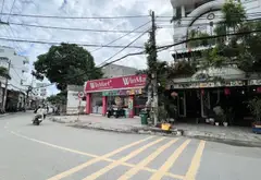 👉Tiện ích xung quanh không thiếu gì: Siêu thị, trường học, quán ăn, phòng Gym... Bán nhà mặt phố tại Tân Tạo, Hồ Chí Minh 08