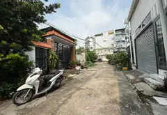 NHÀ CẤP 4 HẺM XE HƠI SÁT MẶT ĐƯỜNG 8M – NGANG 4M – KẾ LÂM VĂN BỀN – 6 Đ... Bán nhà mặt phố tại Tân Thuận, Hồ Chí Minh 01