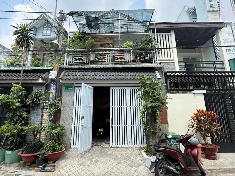 BÁN NHÀ HÓC MÔN- ĐƯỜNG NHỰA XE HƠI TRÁNH NHAU – SHR - TIỆN ÍCH TRUNG TÂM HÓC MÔN... Bán nhà riêng tại Hóc Môn, Hồ Chí Minh 01