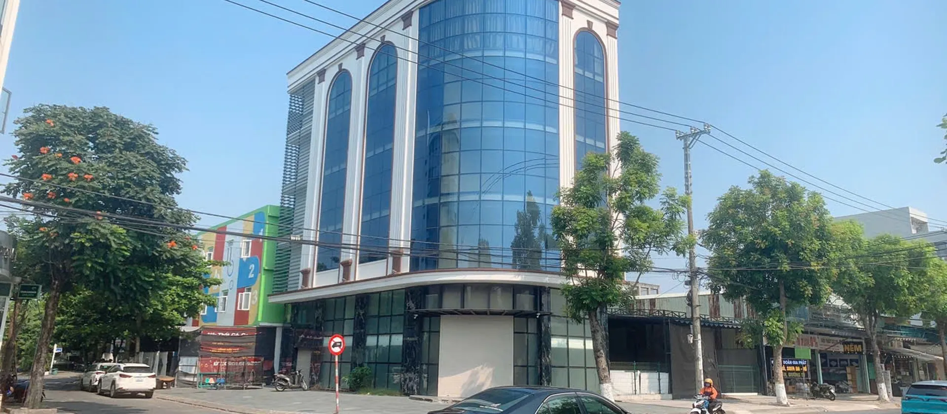 Siêu phẩm nhà mặt phố lô góc Phạm Hùng, dòng tiền 1,8 tỷ/năm, cơ hội đầu tư vàng... Bán nhà mặt phố tại Hòa Xuân, Đà Nẵng 01
