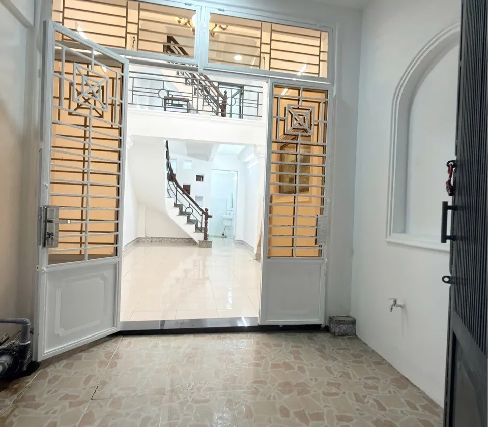 Nhà 5 tầng, 5 PN, sân thượng, sân để xe máy, tại Phan Đình Phùng, PN. Khu dân trí cao, an ninh tốt... Bán nhà riêng tại Cầu Kiệu, Hồ Chí Minh 01