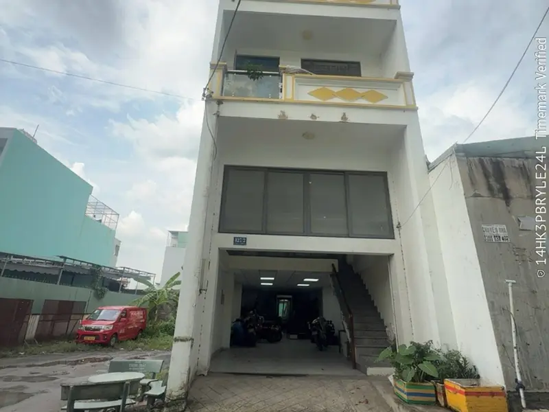 Nhà mặt tiền đẳng cấp với thang máy và gara ô tô tại khu vực sầm uất... Bán nhà riêng tại Thới An, Hồ Chí Minh 01