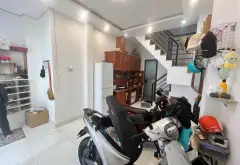 Nhà 3 tầng 2 phòng ngủ tại Quận 10, Cách Mạng Tháng 8, giá hợp lý... Bán nhà riêng tại Hòa Hưng, Hồ Chí Minh 01