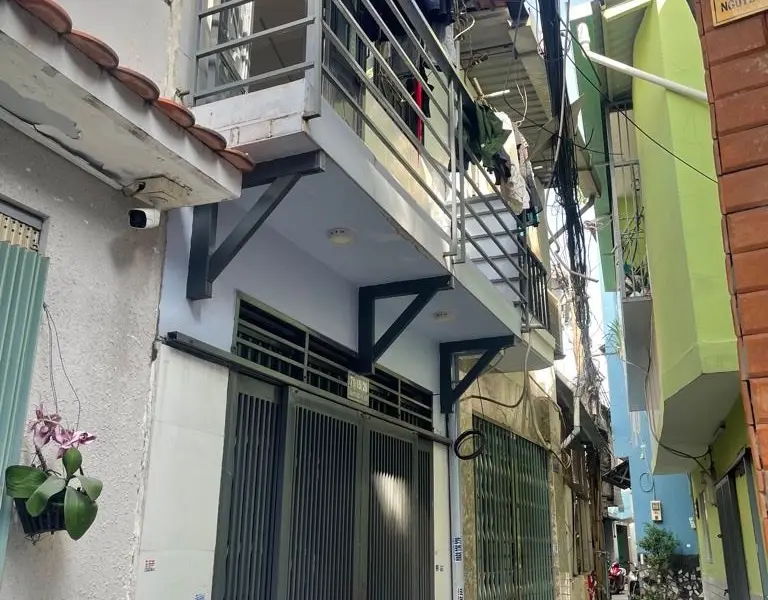 Nhà 2 Tầng Hẻm Thông - Gần Chợ Phạm Văn Hai Giá Tốt... Bán owner_side tại Tân Sơn Hòa, Hồ Chí Minh 01