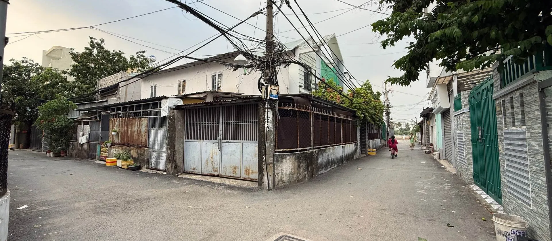 Bán nhà lô góc 2 mặt hẻm xe hơi, Bờ Kè Tham Lương, 7.8x16m, Tiện xây mới... Bán nhà riêng tại An Hội Tây, Hồ Chí Minh 01