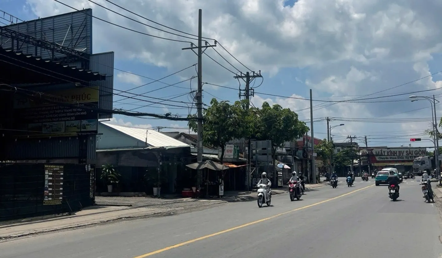 Bán nhà 2 tầng 4 phòng ngủ tại Tân Thới Nhì giá 4 tỷ, Dt : 8,8x11m... Bán nhà riêng tại Xuân Thới Sơn, Hồ Chí Minh 01