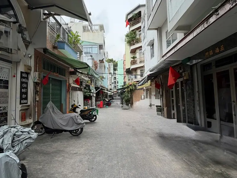 BÁN NHÀ NGUYỄN TRÃI Q5_XE HƠI NGỦ NHÀ_NHÀ MỚI Ở NGAY
DT:42M2_3PN_3WC_BẾP_PK_ST_GIÁ NHỈNH 12T... Bán nhà riêng tại An Đông, Hồ Chí Minh 01