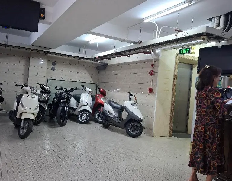 Bán nhà mặt phố Huế, mặt tiền rộng 9.6m, giá 216 tỷ... Bán nhà mặt phố tại Đống Đa, Hà Nội 01