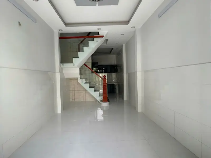 Nhà mới 3 tầng 4 phòng ngủ ngay Rạch Cát, yên tĩnh và đầy đủ tiện nghi... Bán nhà riêng tại Phú Định, Hồ Chí Minh 01