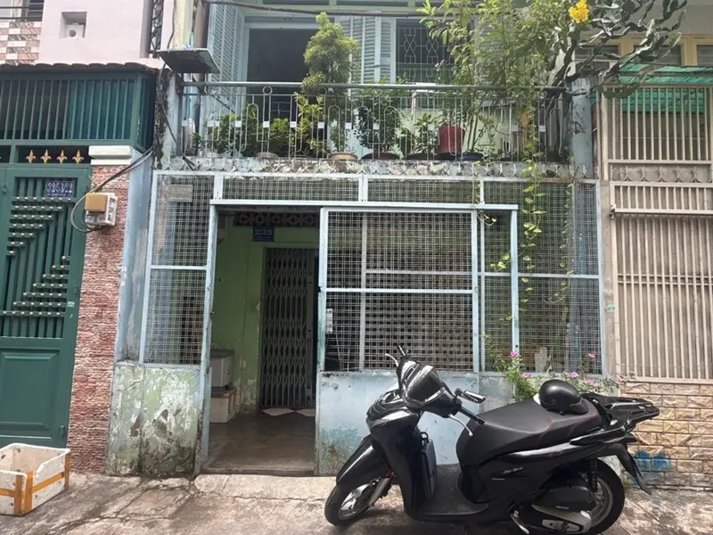 Bán nhà 2 tầng hẻm ô tô rộng quận 11 giá 7 tỷ... Bán nhà riêng tại Hòa Bình, Hồ Chí Minh 01