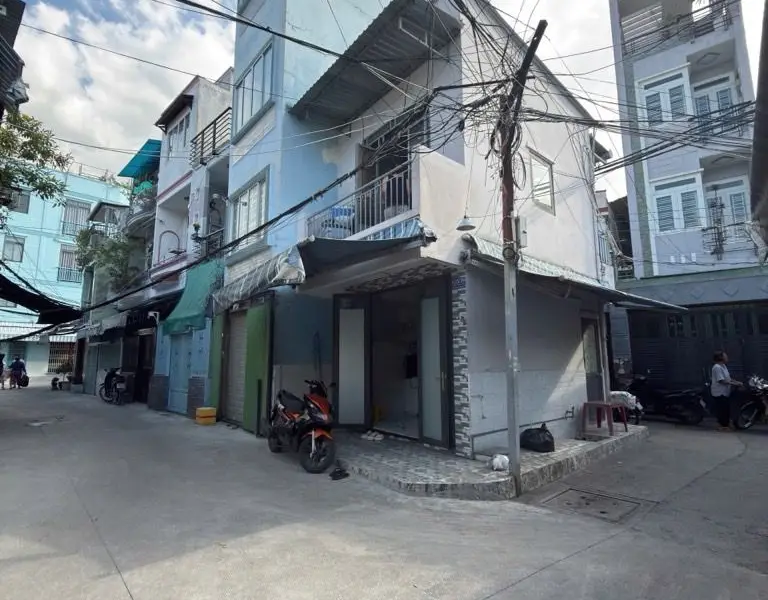 Nhà 2 tầng 3 mặt tiền, xe hơi đỗ cửa, giá tốt Nguyễn Tất Thành... Bán nhà riêng tại Xóm Chiếu, Hồ Chí Minh 01