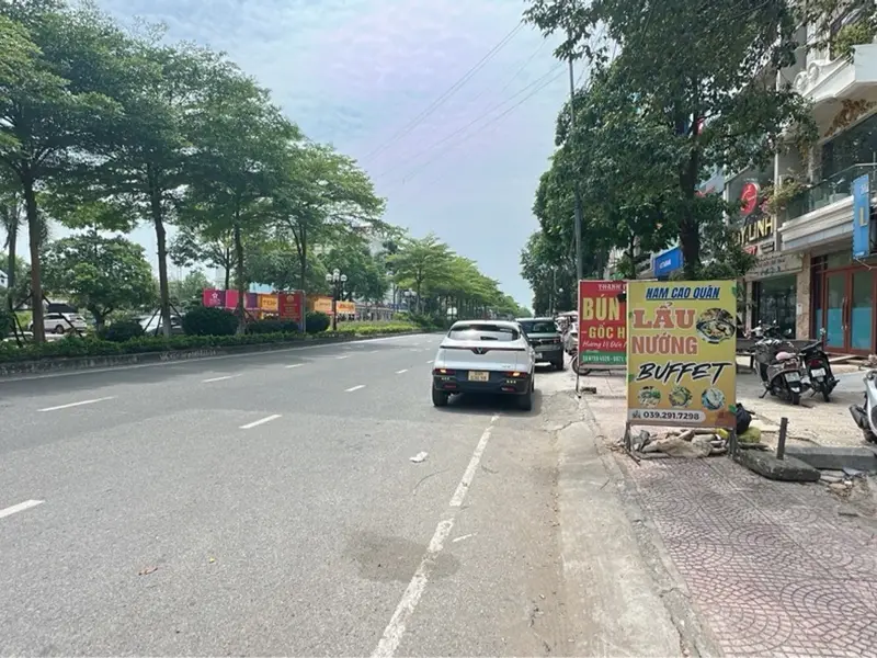 🔥HIẾM - SIÊU PHÂ BÁN TẶNG NHÀ CẤP 4 ĐANG CHO THUÊ 180 TRIỆU/NĂM MẶT PHỐ TRẦN PHÚ... Bán đất tại Từ Sơn, Bắc Ninh 01