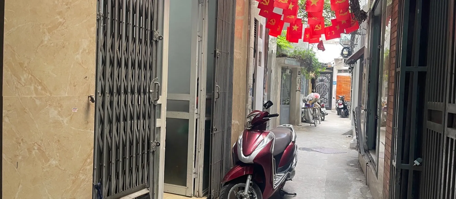 Bán nhà 3 tầng tặng đất không quy hoạch tại quận Hai Bà Trưng... Bán nhà riêng tại Tương Mai, Hà Nội 01