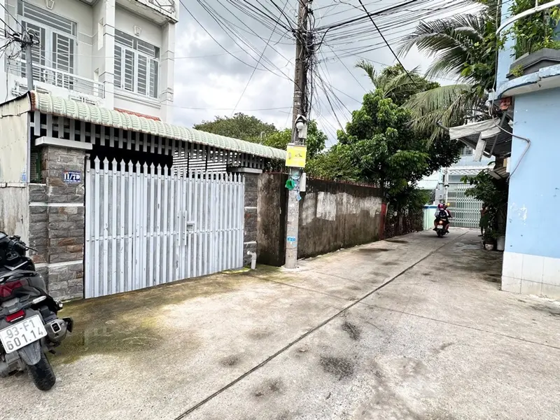Nhà cấp 4 hẻm xe hơi Thới Tam Thôn giá tốt, sổ hồng riêng đáng sở hữu ngay... Bán nhà riêng tại Đông Thạnh, Hồ Chí Minh 01