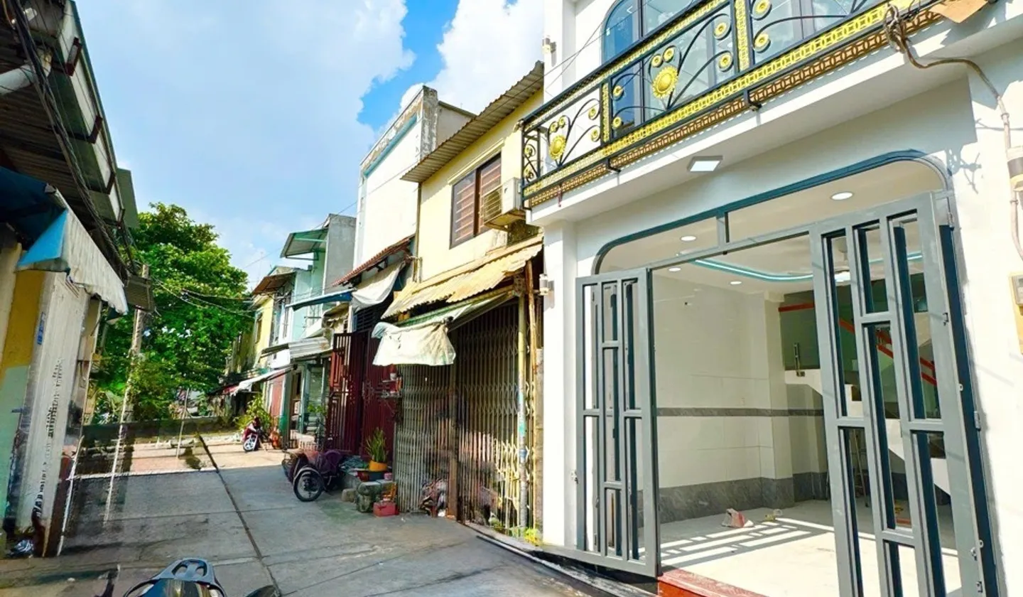 Nhà đẹp hẻm rộng quận Bình Tân, gần chợ Tên Lửa DT :4x 15m nhà đẹp mới vào ở ngay... Bán nhà riêng tại Tân Tạo, Hồ Chí Minh 01