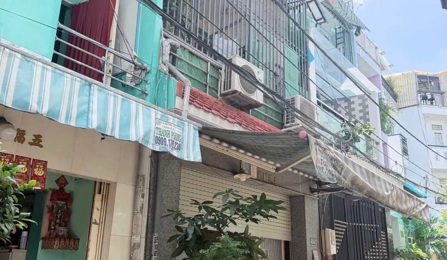 Nhà 3 tầng kiên cố sát mặt tiền Tỉnh Lộ 10 giá cạnh tranh... Bán nhà riêng tại Bình Trị Đông, Hồ Chí Minh 01