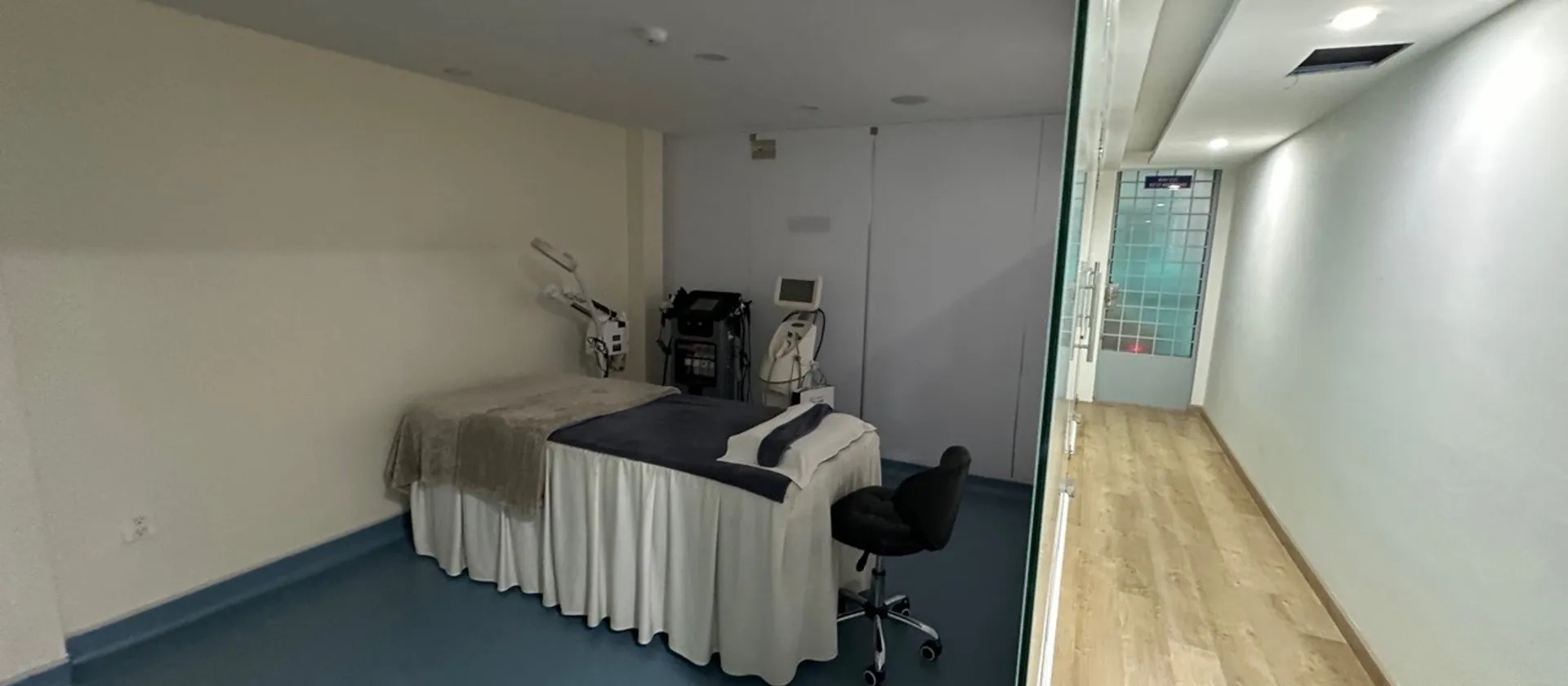Nhà Mặt Phố 4 Tầng Vàng Trên Đường 3 Tháng 2... Bán nhà mặt phố tại Hòa Hưng, Hồ Chí Minh 01