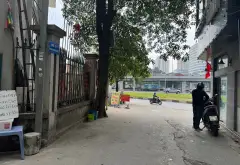 Bán đất mặt tiền rộng trung tâm quận, thích hợp xây căn hộ dịch vụ... Bán đất tại Phú Diễn, Hà Nội 06