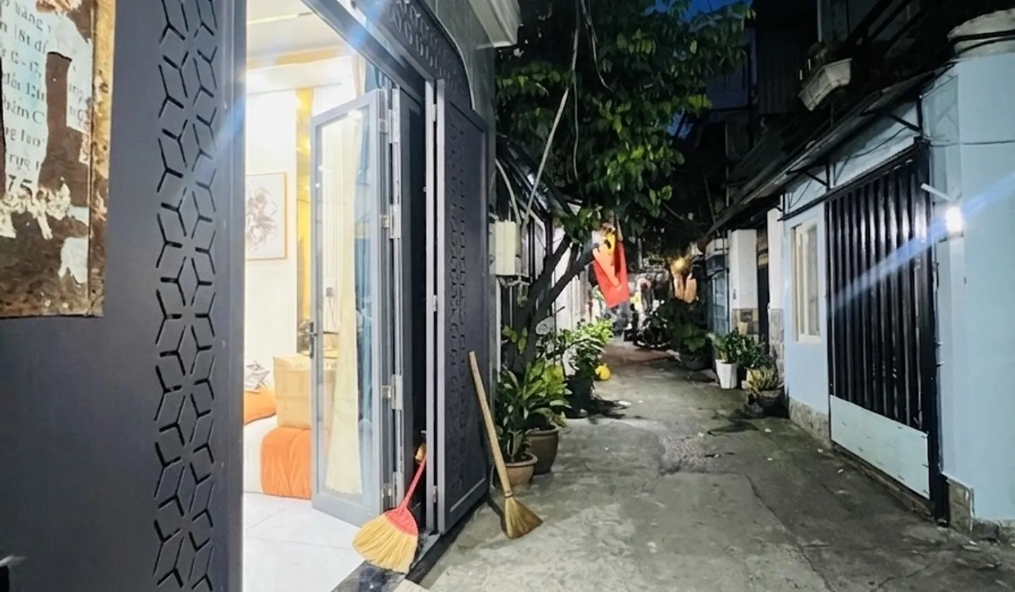 Nhà lô góc 2 tầng 2 phòng ngủ gần Ngã 6 Gò Vấp giá 3.5 tỷ... Bán nhà riêng tại Gò Vấp, Hồ Chí Minh 01