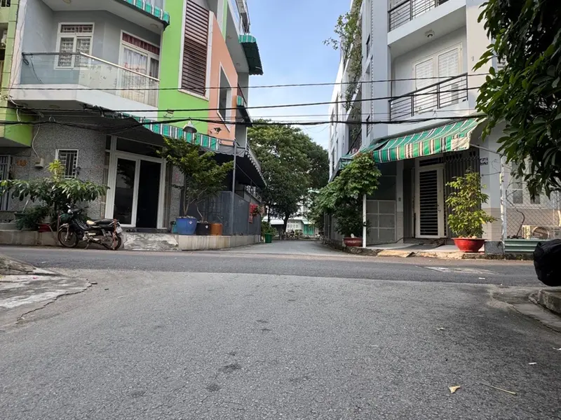 Bán nhà mặt phố lô góc 2 tầng phường 10 quận 6, giá 6.7 tỷ... Bán nhà mặt phố tại Bình Phú, Hồ Chí Minh 01