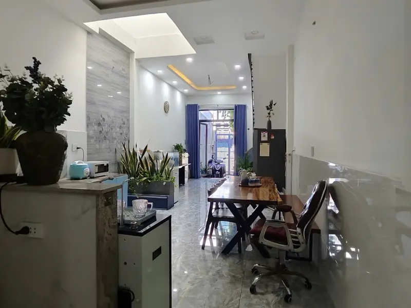 Nhà dài 24 m _ 4 PN _ Xe hơi đỗ trong nhà
Lê thị Riêng _ Lê Quang Hoà... Bán nhà riêng tại Thới An, Hồ Chí Minh 01