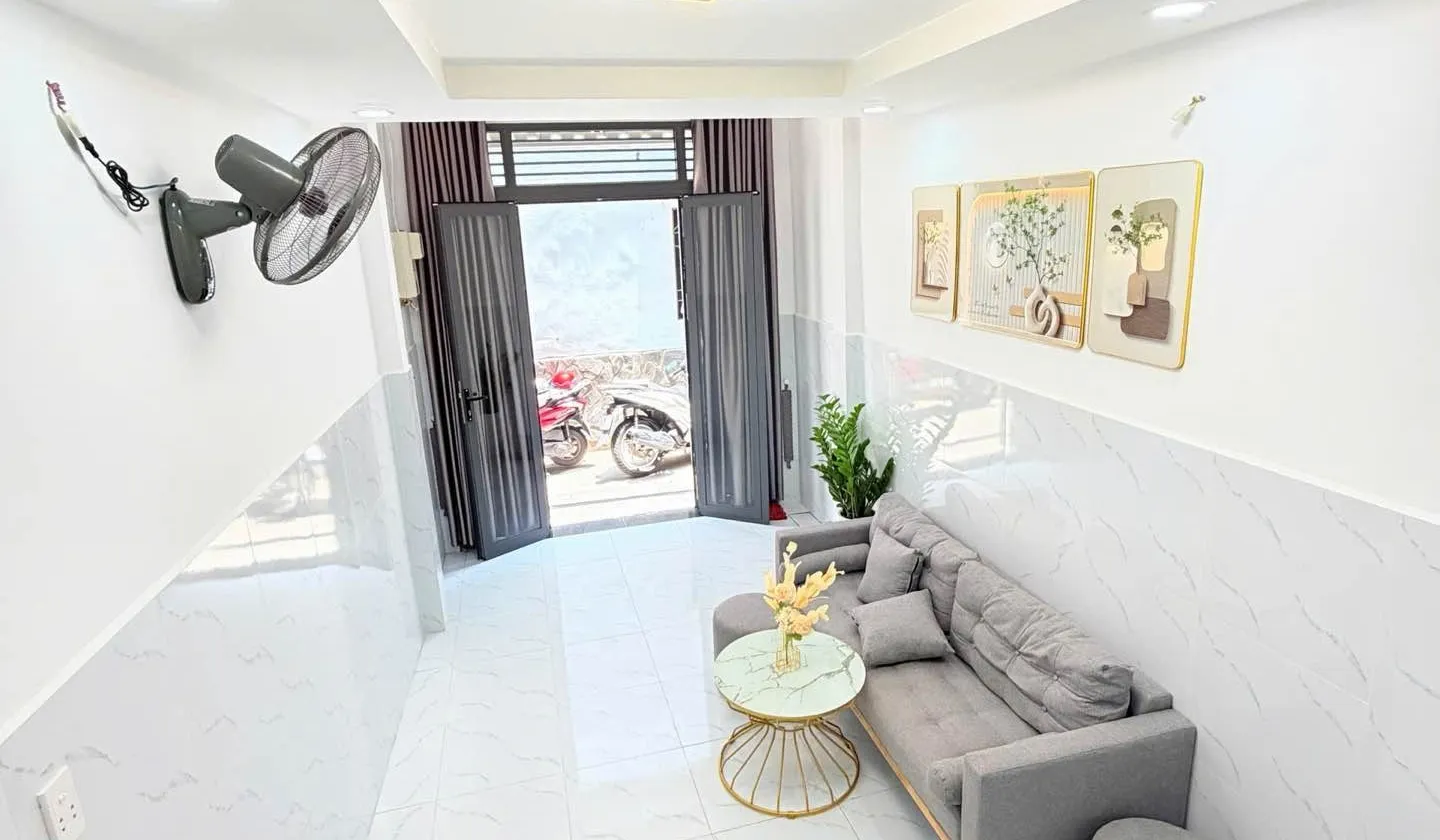 Nhà 2 tầng 2PN Tân Bình giáp Quận 10, giá chỉ 4.05 tỷ... Bán nhà riêng tại Tân Hòa, Hồ Chí Minh 01