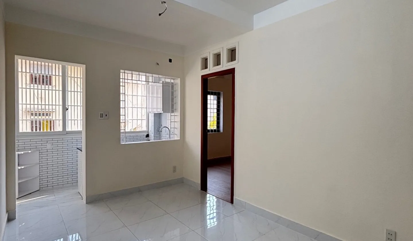 Căn hộ 2PN ngay trung tâm, Phú Nhuận , thang bộ lầu 1 sổ riêng... Bán căn hộ chung cư tại Đức Nhuận, Hồ Chí Minh 01