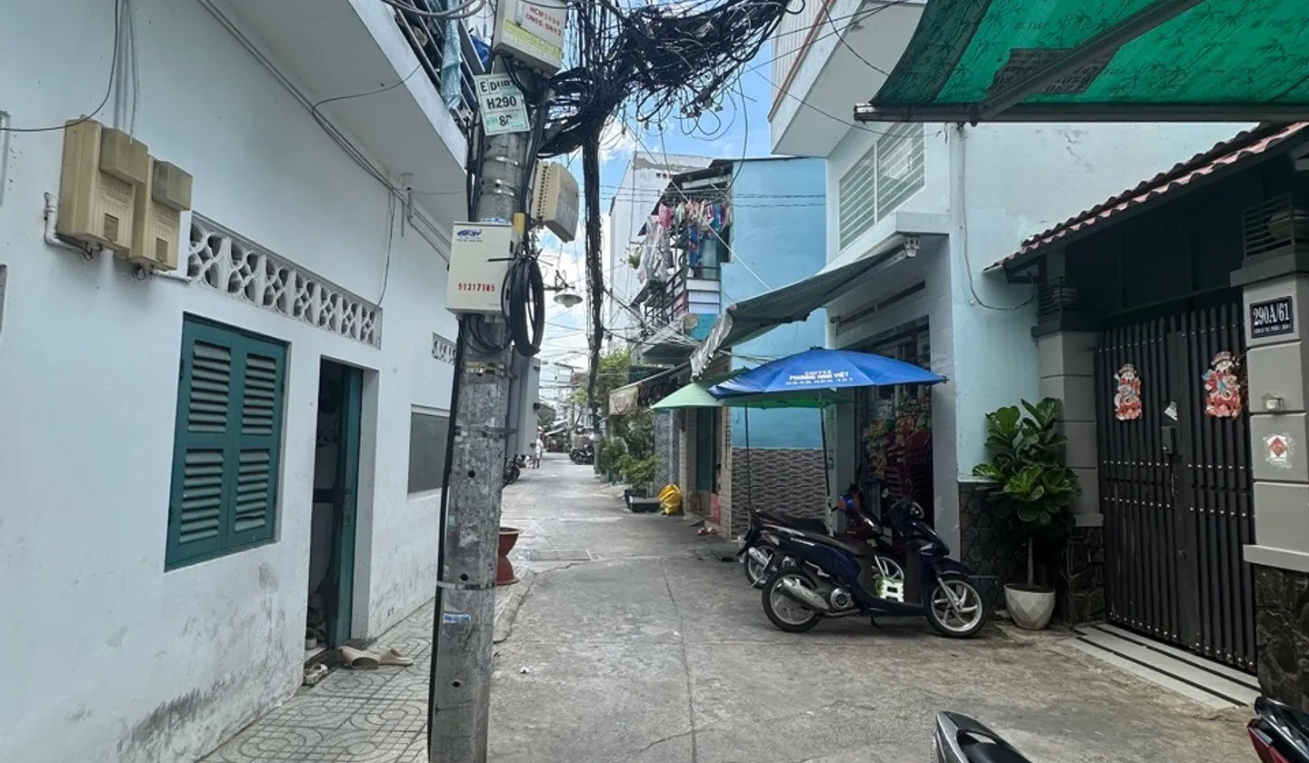 Nhà 2 tầng xinh xắn ngay Dương Bá Trạc chỉ 2,2 tỷ... Bán nhà riêng tại Chánh Hưng, Hồ Chí Minh 01
