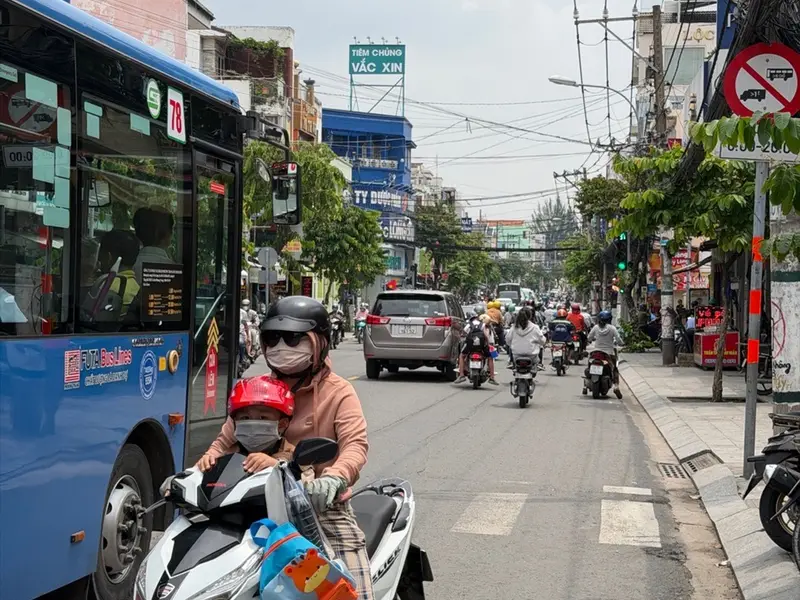 BÁN NHÀ MT ĐƯỜNG QUANG TRUNG- HÓC MÔN(Đối diện chợ) - 5x23 -GIÁ 17TỶ -ĐANG CHO THUÊ 40tr/tháng... Bán nhà mặt phố tại Hóc Môn, Hồ Chí Minh 01