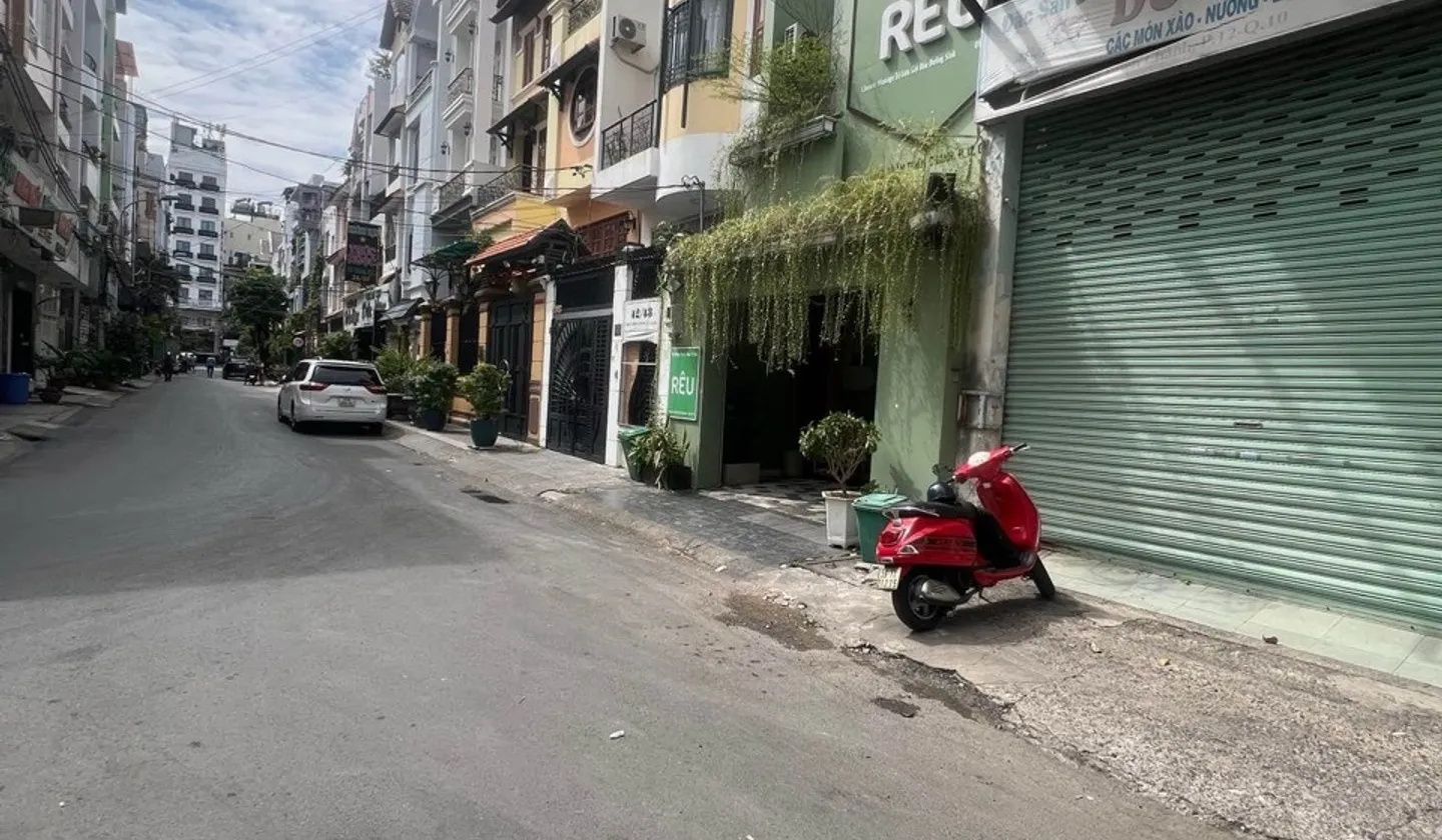 Bán nhà mặt tiền 5m, 4 tầng, thu nhập 30 triệu/tháng tại Quận 10... Bán nhà riêng tại Hòa Hưng, Hồ Chí Minh 01