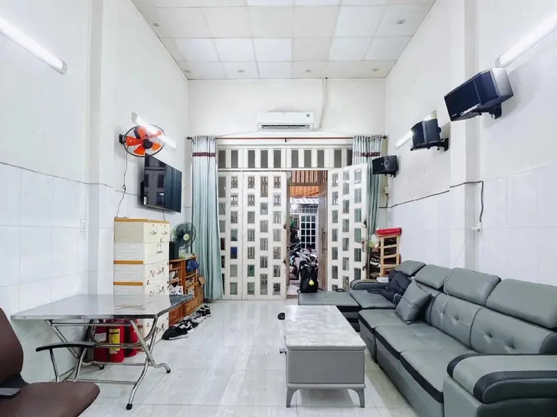 Nhà 100m2 - hẻm xe tải - nhỉnh 8 tỷ - ngang 4m - nở hậu 11m - SHR... Bán nhà riêng tại Xóm Chiếu, Hồ Chí Minh 01