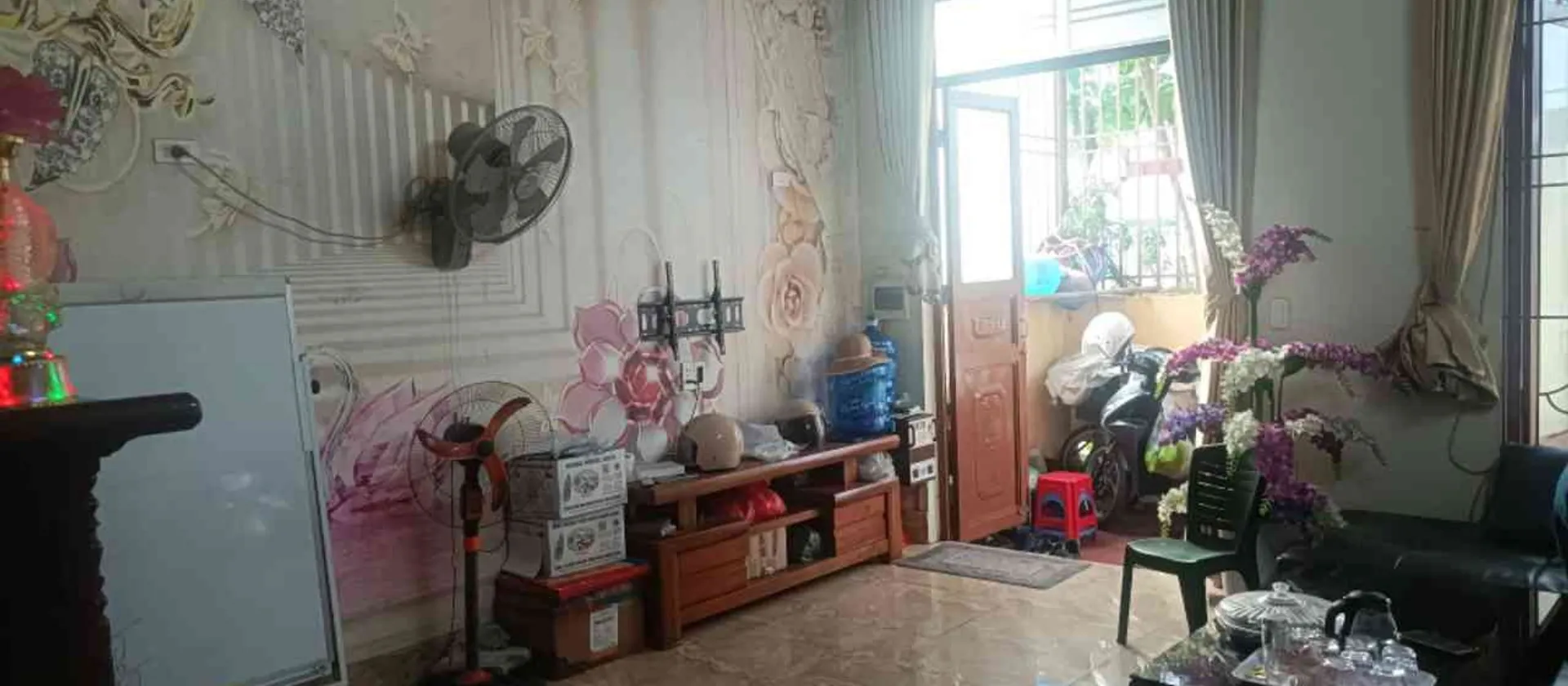 Nhà cấp 4 hướng Đông Nam, không gian thoáng mát, giá hấp dẫn... Bán nhà riêng tại Hà Lầm, Quảng Ninh 01