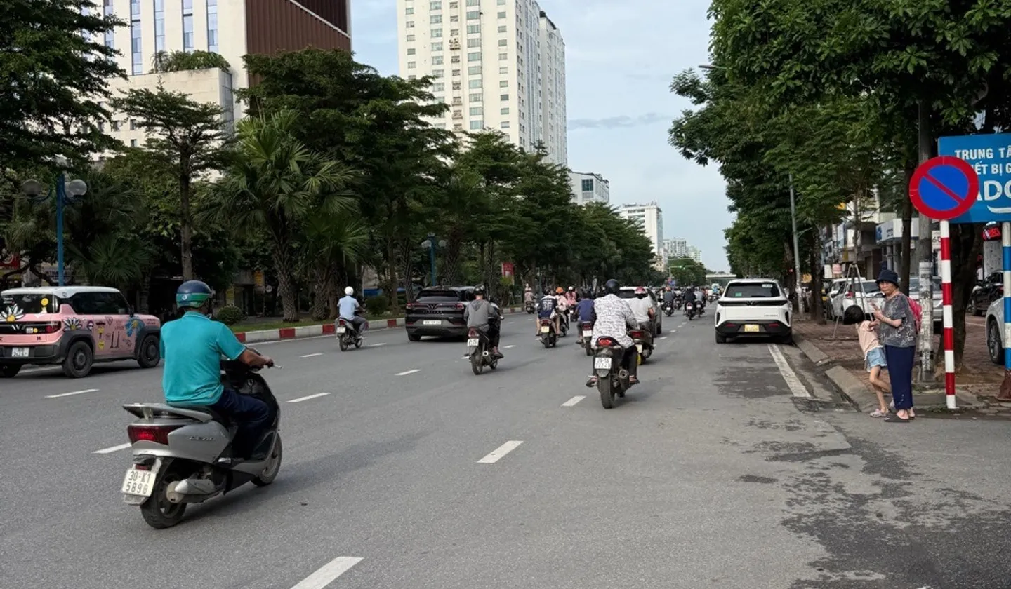 Cơ hội sở hữu nhà 8 tầng có thang máy và bể bơi ngay Hoàng Quốc Việt, giá tốt hiếm có... Bán nhà riêng tại Nghĩa Đô, Hà Nội 01
