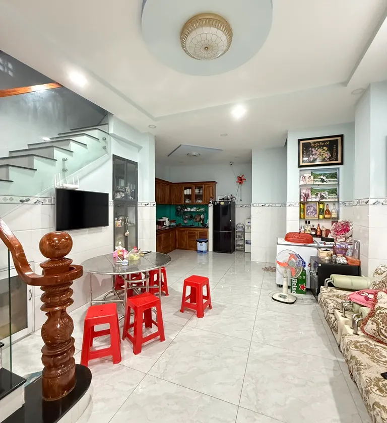 Bán nhà riêng 3 tầng tại Tân Bình, diện tích 84m2, ngang lớn, pháp lý đầy đủ... Bán nhà riêng tại Bảy Hiền, Hồ Chí Minh 01