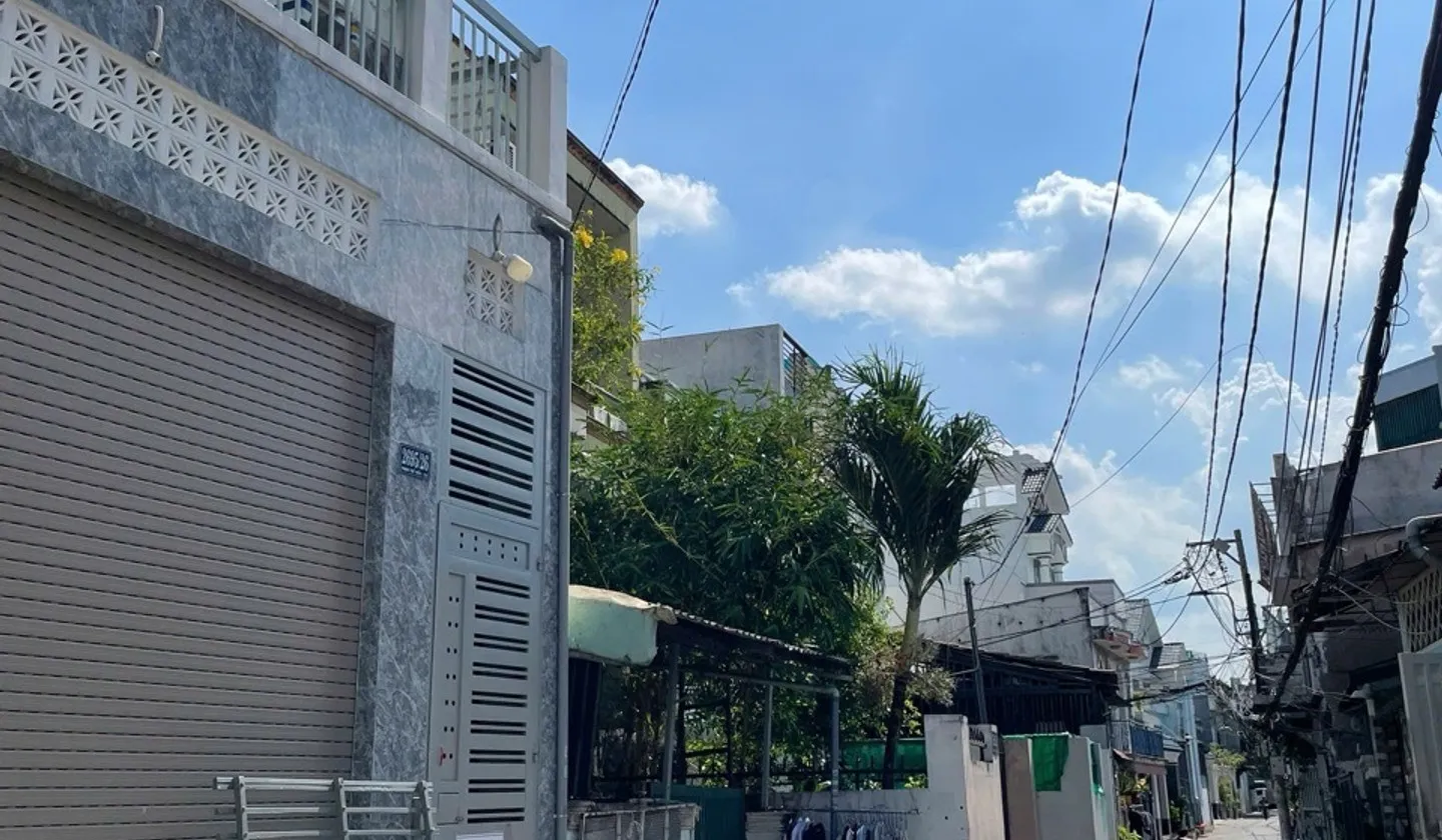 Nhà 2 tầng 2 phòng ngủ diện tích 40m2 ở quận trung tâm... Bán nhà riêng tại Bình Đông, Hồ Chí Minh 01