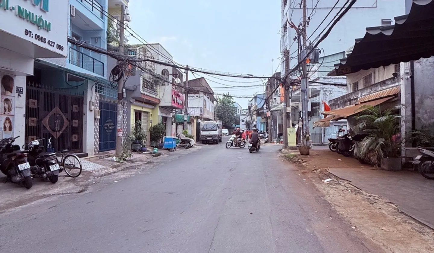 Nhà mặt phố Lê Thị Bạch Cát, rộng rãi, vị trí vàng... Bán nhà mặt phố tại Phú Thọ, Hồ Chí Minh 01