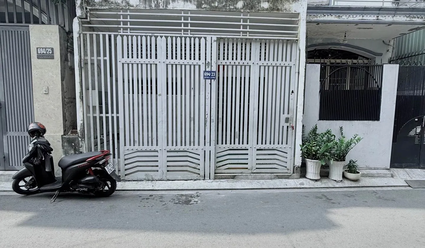 HẺM XE TẢI TRẢI NHỰA 1 TRỤC - XÂY ĐƯỢC 6 TẦNG - 100M (4.5x22) 3 PN 2 WC - NGUYỄN KIỆM THÔNG... Bán nhà riêng tại Đức Nhuận, Hồ Chí Minh 01