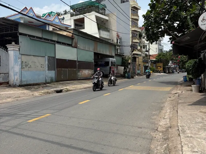 Mặt tiền Làng Tăng Phú Quận 9
ngang 7 dài 25,5 chỉ 8,x tỏi... Bán nhà mặt phố tại Tăng Nhơn Phú, Hồ Chí Minh 01