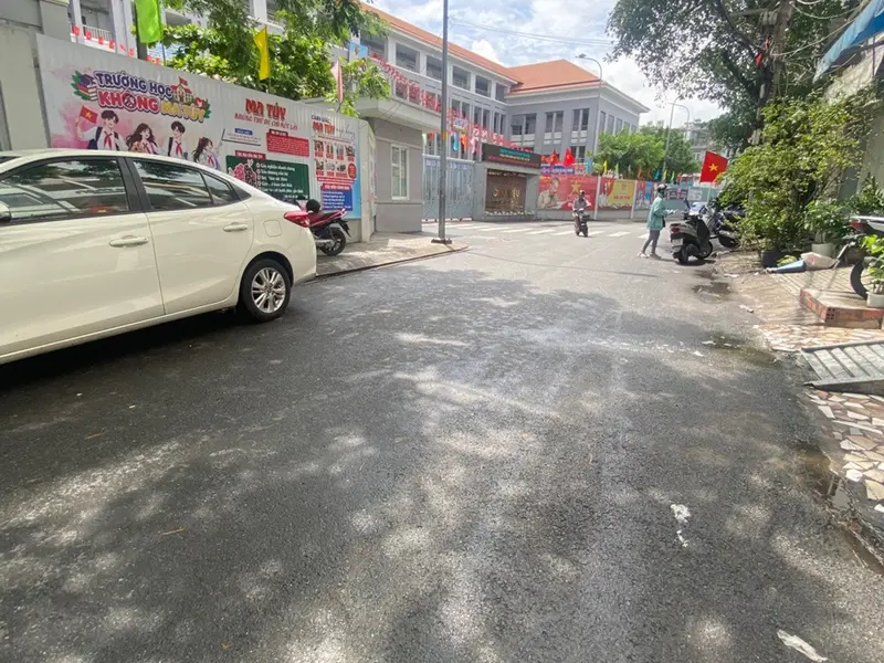 Tòa nhà văn phòng kết hợp căn hộ dịch vụ 5 tầng sang trọng tại khu vực Hoa Sữa, Quận Phú Nhuận... Bán văn phòng tại Cầu Kiệu, Hồ Chí Minh 01
