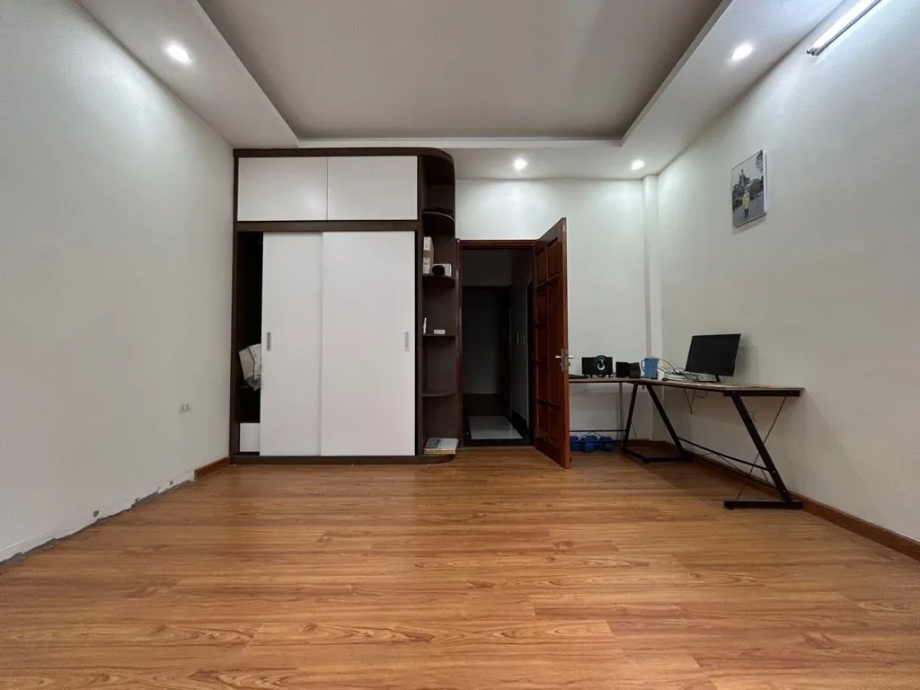 Nhà lô góc 5 tầng thang máy, nội thất đỉnh, ngõ thông tại Yên Lạc... Bán nhà riêng tại Vĩnh Tuy, Hà Nội 01