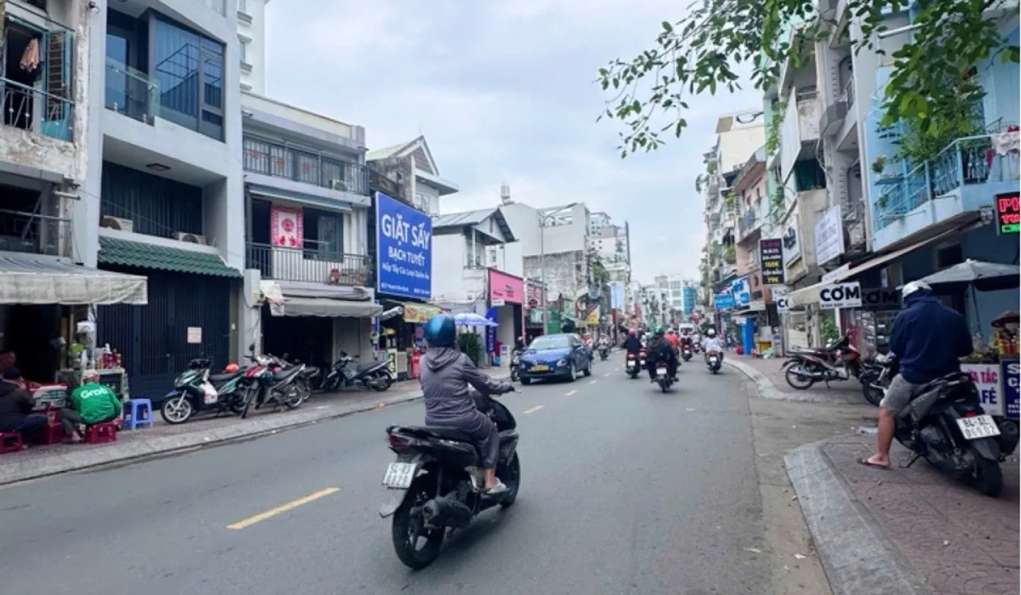 Diện tích 78m2, ngay TT Phú Nhuận. Gần mặt tiền Huỳnh Văn Bánh. Nhà cũ tiện xây mới, tiềm năng lớn... Bán nhà riêng tại Cầu Kiệu, Hồ Chí Minh 01