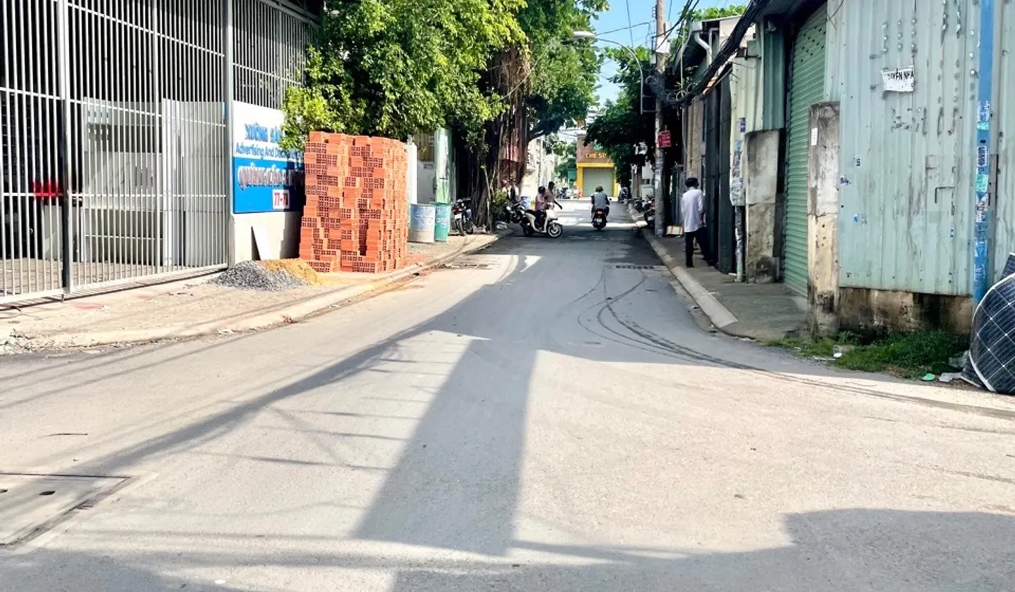Bán nhà riêng 2 tầng 4 phòng ngủ tại phường Thạnh Lộc, quận 12, hẻm xe tải rộng gần 7m... Bán nhà riêng tại An Phú Đông, Hồ Chí Minh 01